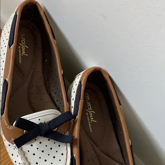 BRAND NEW! Comfortable flats - Picture 2 of 4